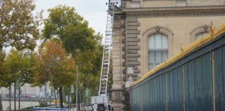 Detenidos dos sospechosos del robo en el Museo del Louvre
