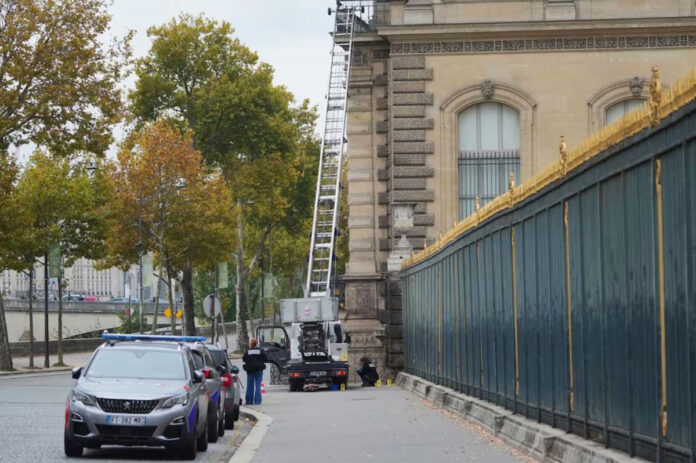 Detenidos-dos-sospechosos-del-robo-en-el-Museo-del-Louvre.jpg