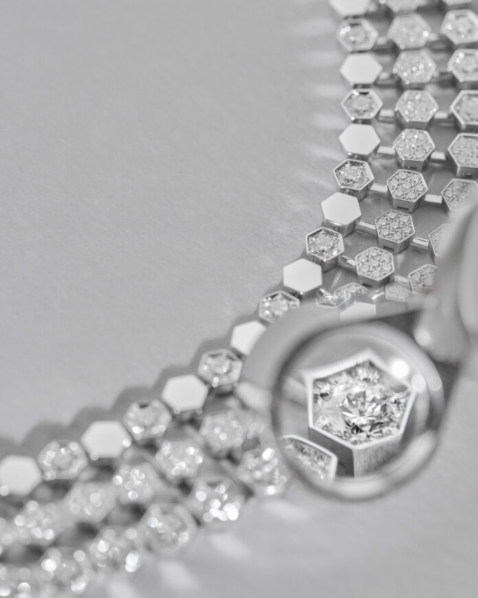 Chaumet-presenta-su-primer-conjunto-de-joyeria-en-oro-100-trazable-3.jpg