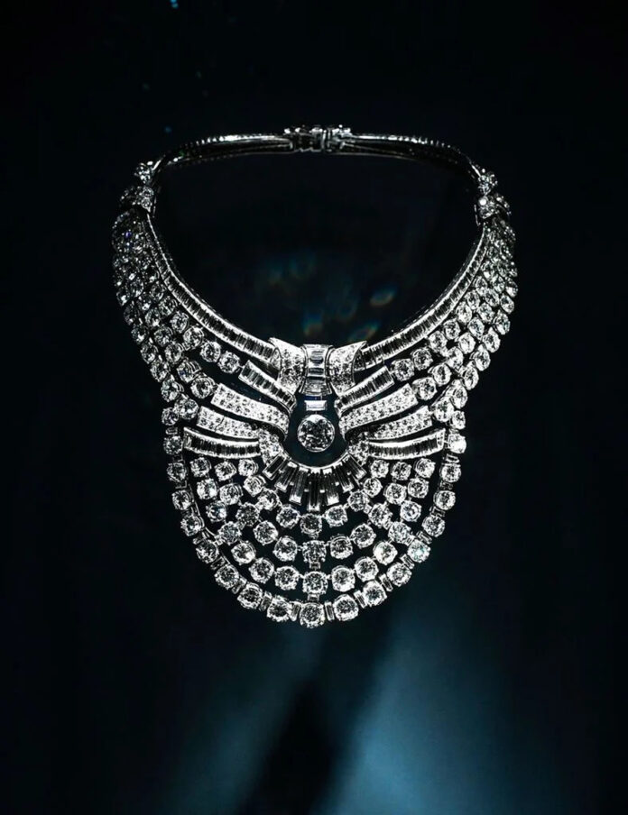 Todos-los-detalles-sobre-el-collar-de-673-diamantes-robado-en-Viena-.jpg