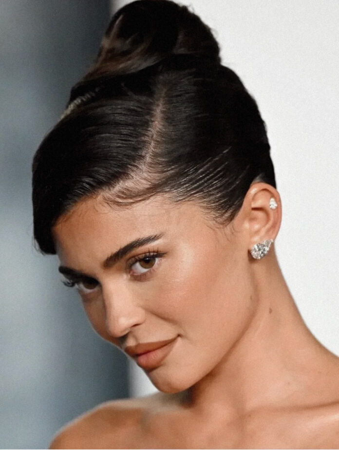 Los-stud-earrings-en-talla-pera-son-los-nuevos-favoritos4.jpg